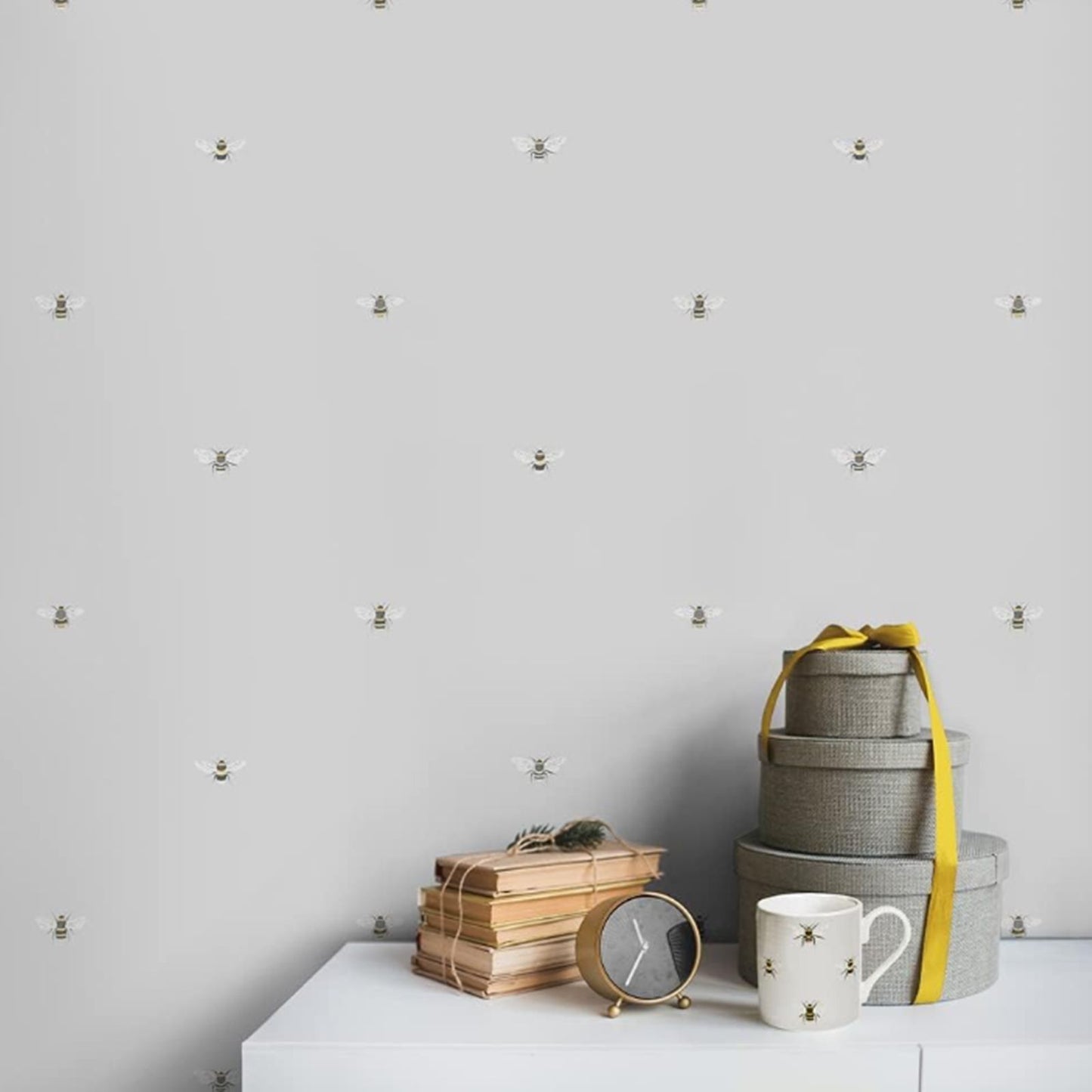 Plain Grey Bee Wallpaper