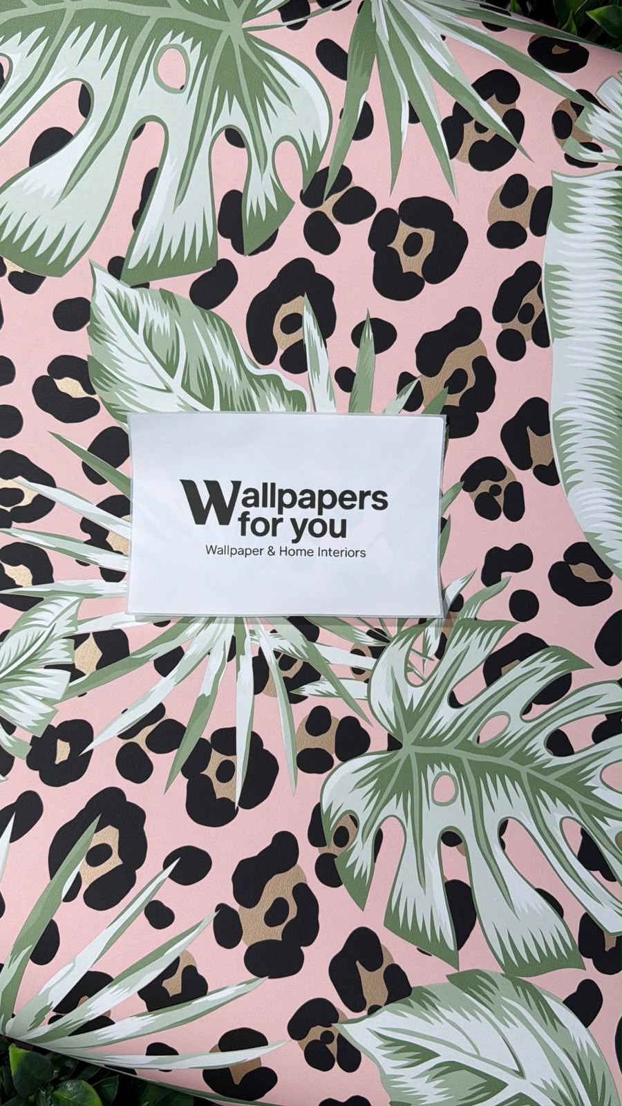 Pink Tropical Gold Leopard Print Wallpaper