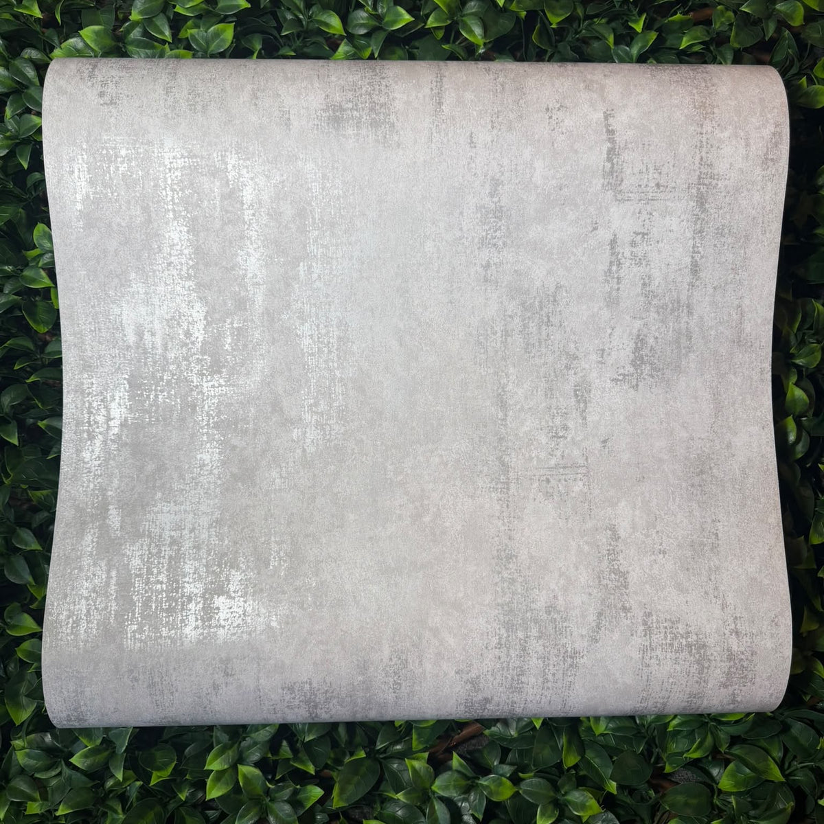 Urban Concrete – Light Grey & Silver Metallic Wallpaper