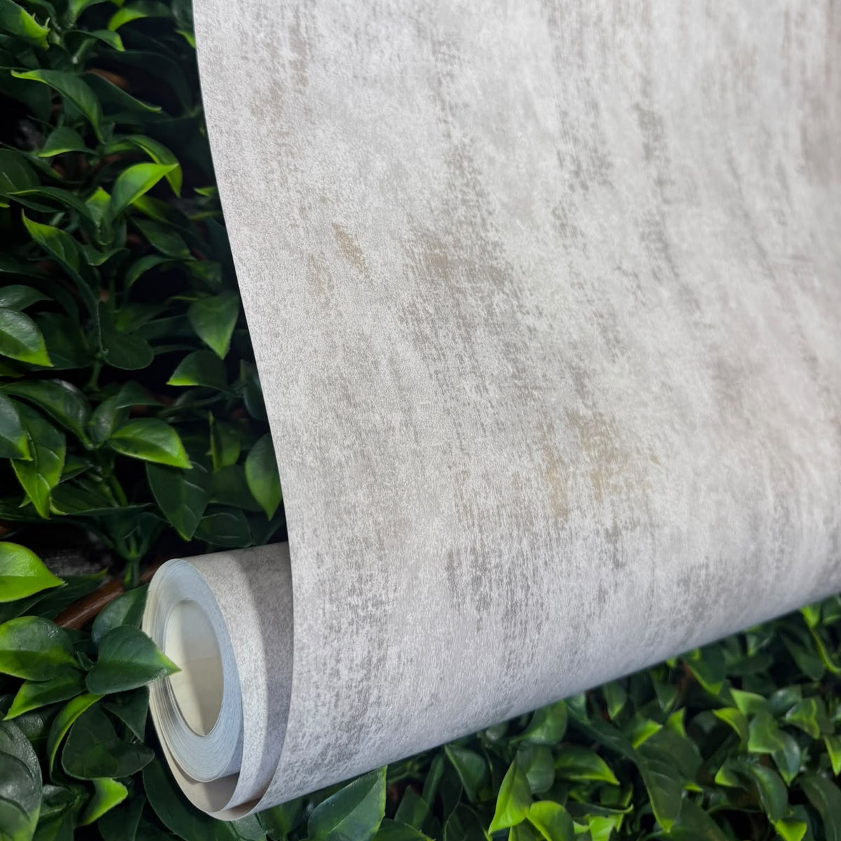 Urban Concrete – Light Grey & Silver Metallic Wallpaper