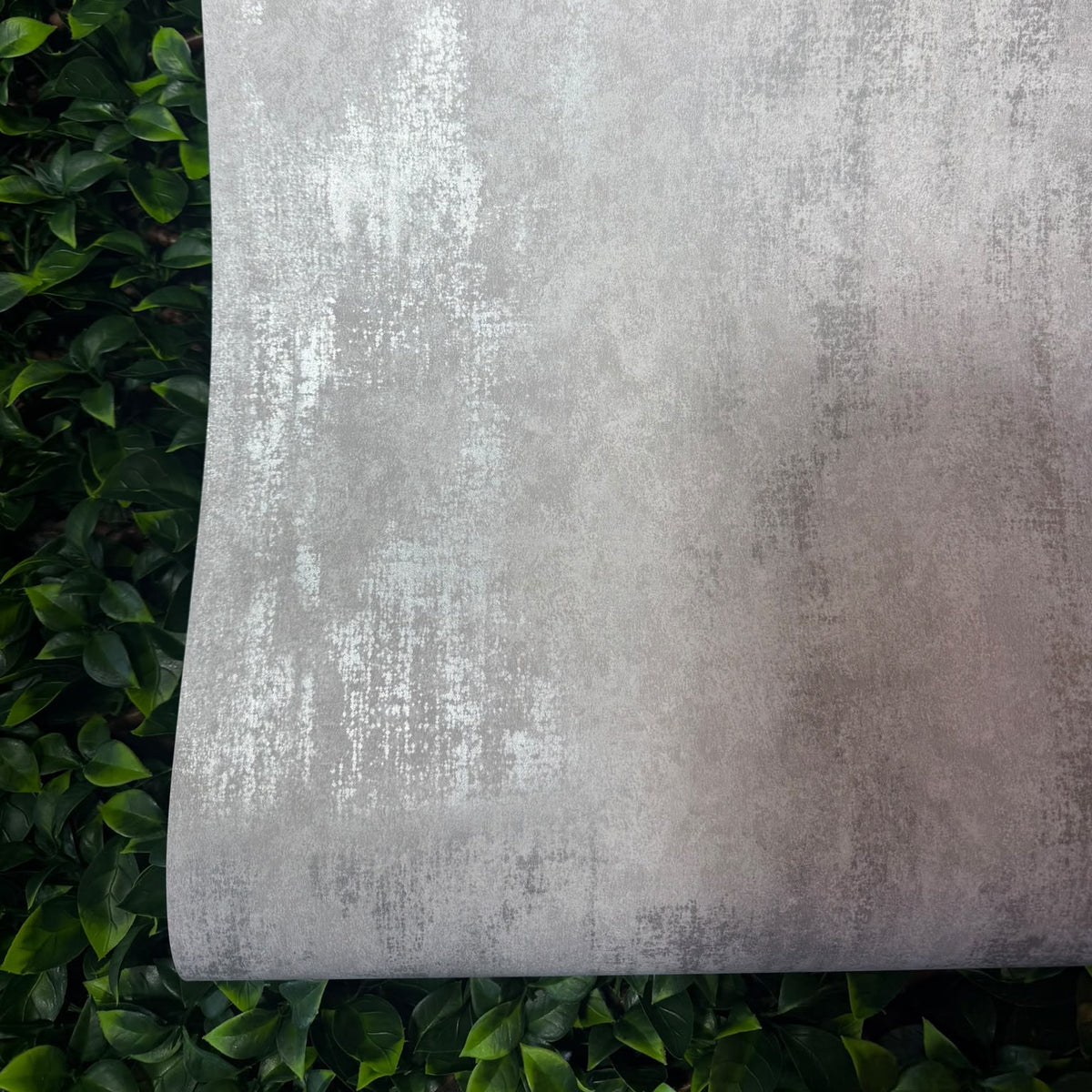 Urban Concrete – Light Grey & Silver Metallic Wallpaper