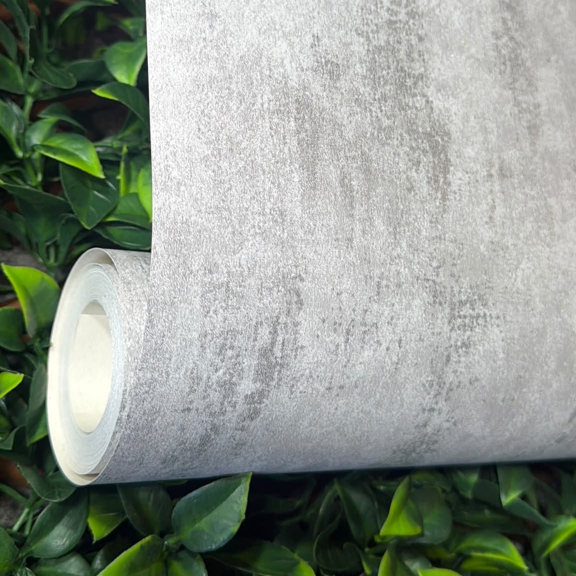 Urban Concrete – Light Grey & Silver Metallic Wallpaper